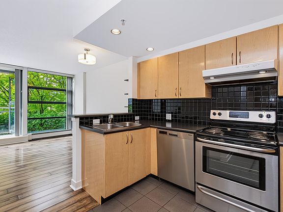 2nd image of 1688 Robson St #202