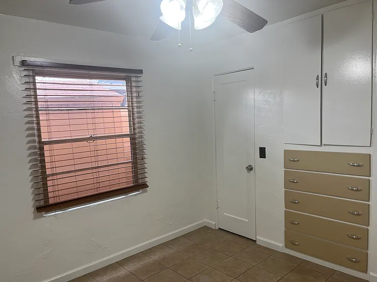 701 Center Ave — Photo 24