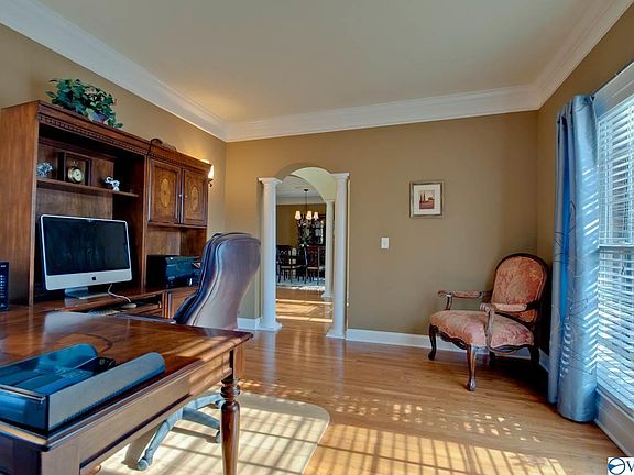 4th image of 2911 Oakleigh Ln SE
