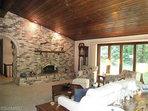 Spacious living room