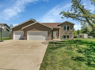 1943 Eastern Star Cir, Sauk Rapids, MN 56379