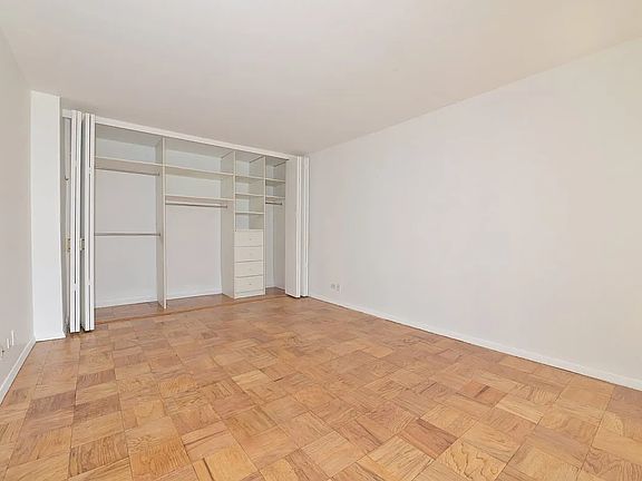 3rd image of 110-11 Qns Blvd #6L