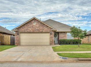 10712 SW 33rd Ter, Yukon, OK 73099