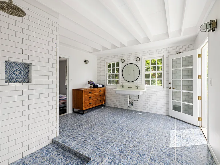 87 Fresh Pond Rd — Photo 23