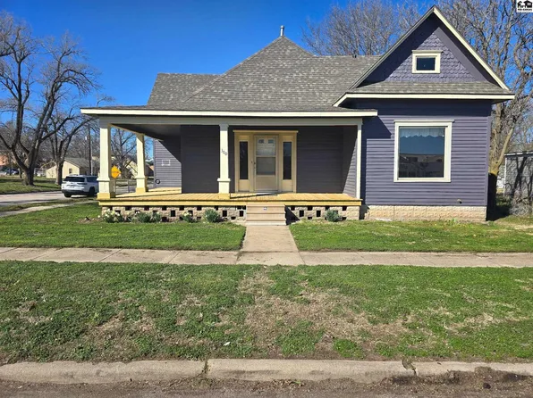 300 E Thornton St, Moundridge, KS 67107