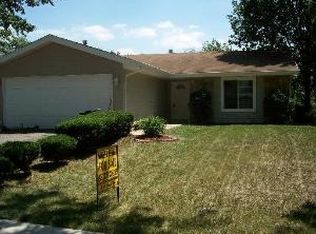 35 Abbeywood Dr, Romeoville, IL 60446