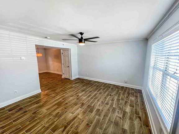 4th image of 32 Villa Ct SE