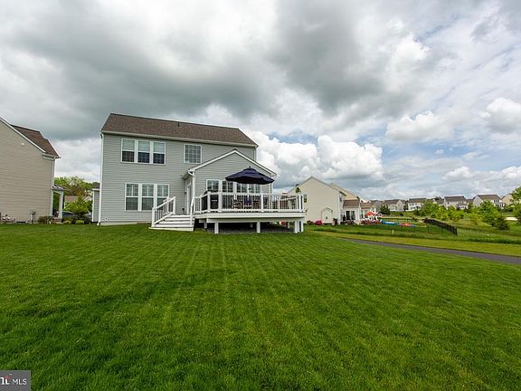 4th image of 668 Empire Dr