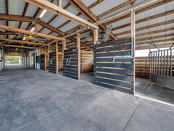 3rd image of 16265 Deer Path Ln