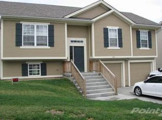 605 E Price Ave, Savannah, MO 64485