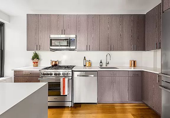 4th image of 425 Central Park W #3CD