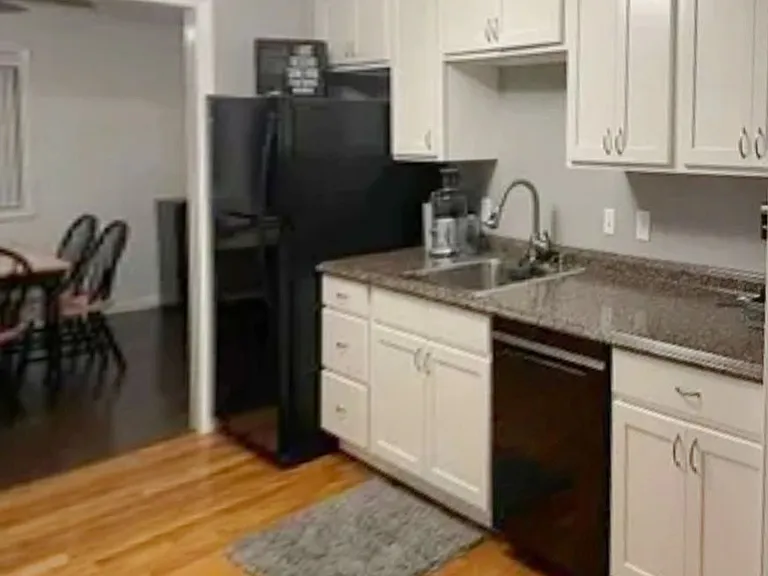 124 Morningside Dr W — Photo 3