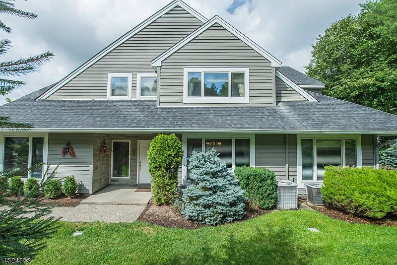 1st image of 222 BARNSTABLE DR