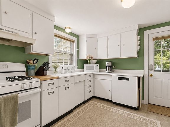 4th image of 34 Sheridan Rd