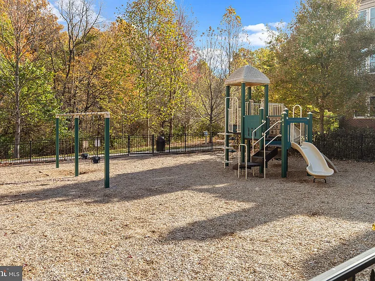 412 Blue Flax Pl — Photo 37