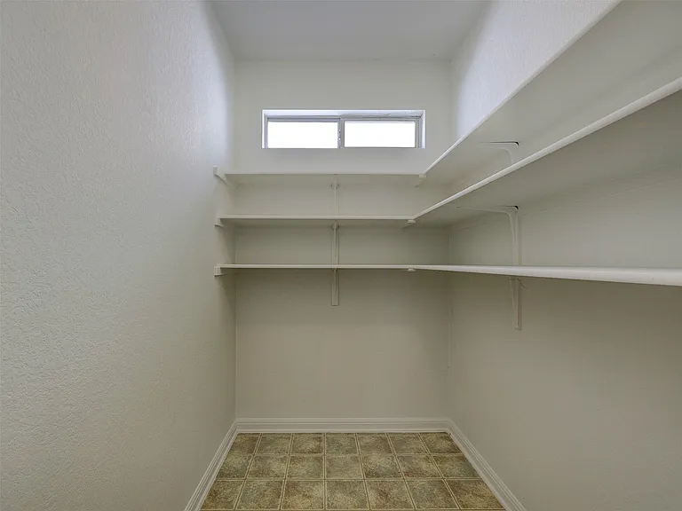 1554 Homewood Cir — Photo 18