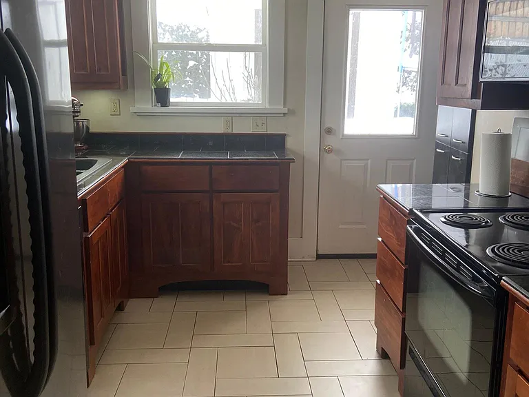 1412 1/2 E 10th Pl — Photo 3