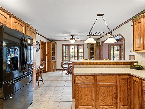 4th image of 130 Crestwood Dr