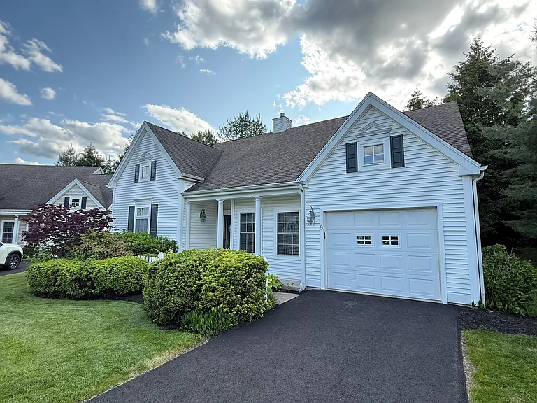 9 Clover Ln — Photo 29