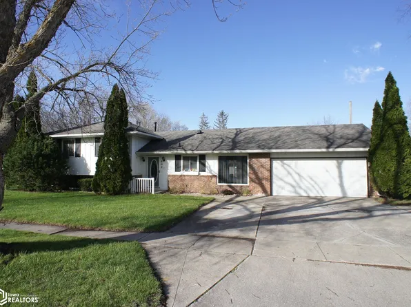 802 Fair Meadow Ct, Webster City, IA 50595