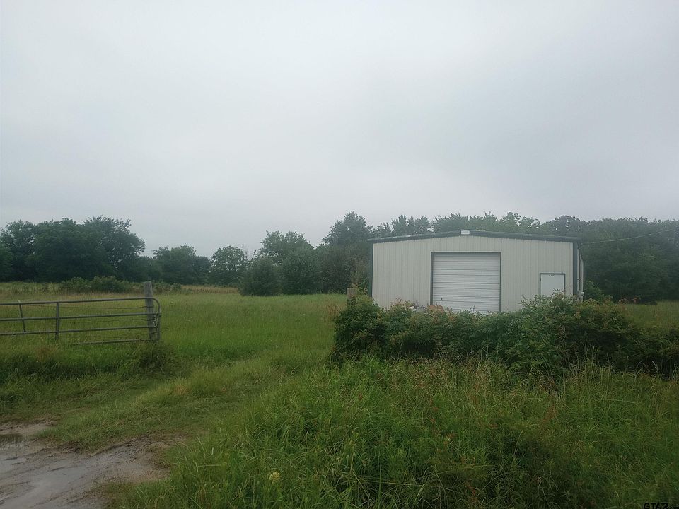 1st image of 210 Country Ln