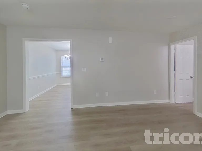 1131 Delander Ln — Photo 2