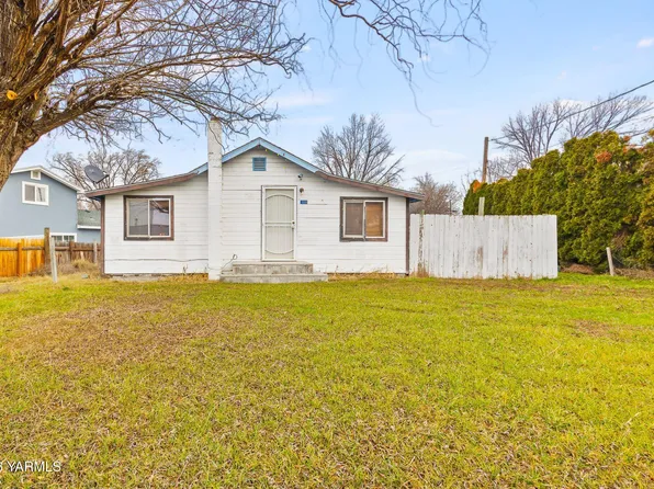 108 W Blvd S, Granger, WA 98932