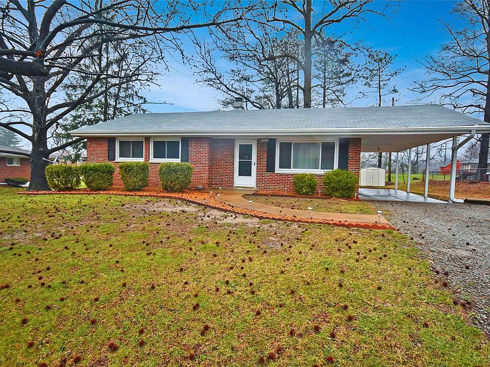 1st image of 12 Lakeshire Dr