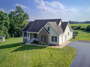 418 Country Manor Dr, Wilmington, OH 45177