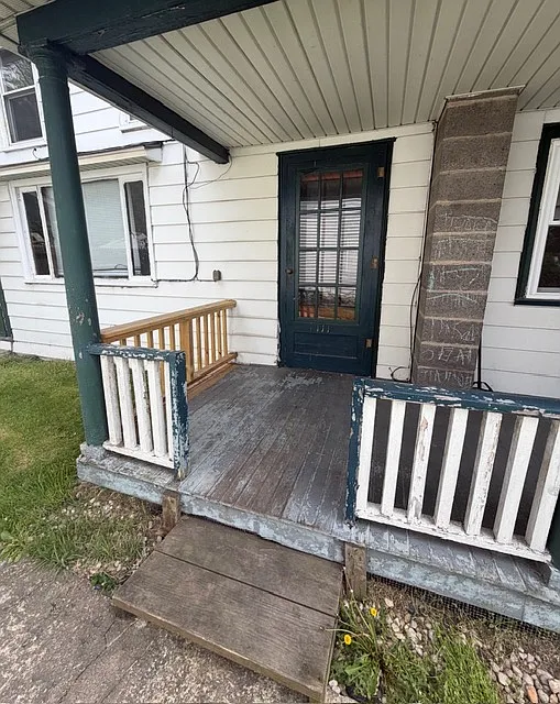 2 bed, $1,000 — Photo 1