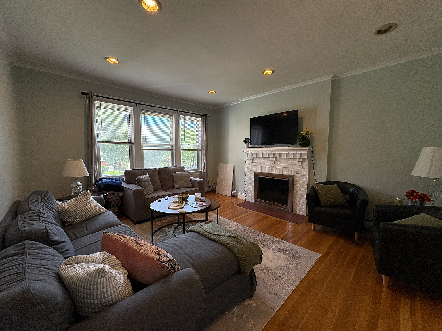3 bed, 1700 sqft, $4,700 — Photo 2