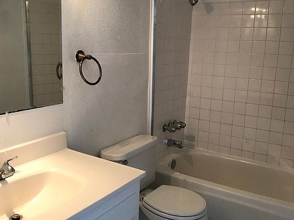 5th image of 1106 Grove Ave