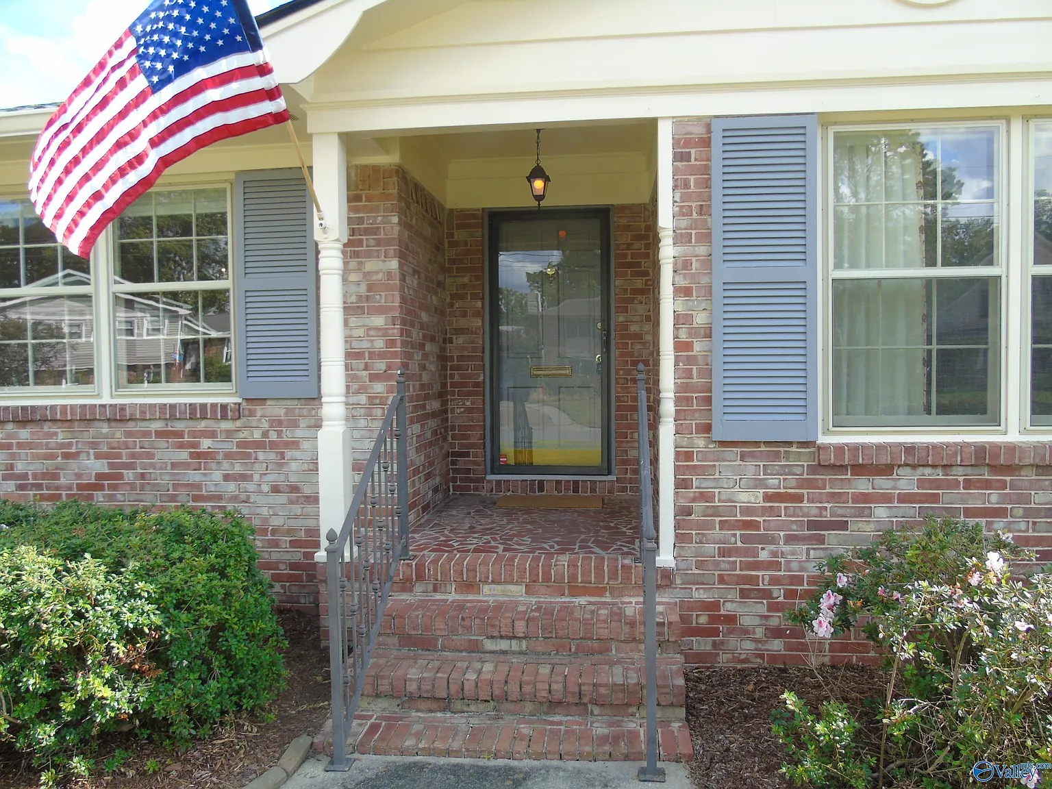 4 bed, 3.0 bath, 2168 sqft, $2,400 — Photo 1