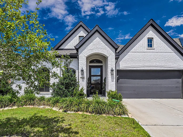 2711 Sylvan Birch Trl — Photo 1