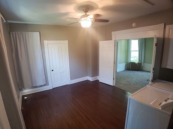 2nd image of 230 E Rose St #1