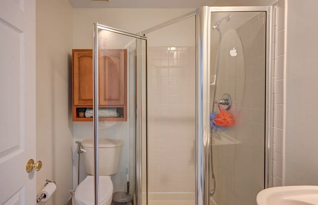 3 bed, 2280 sqft, $3,400 — Photo 4