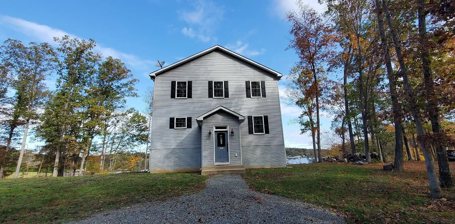 4 bed, 3000 sqft, $2,500 — Photo 1