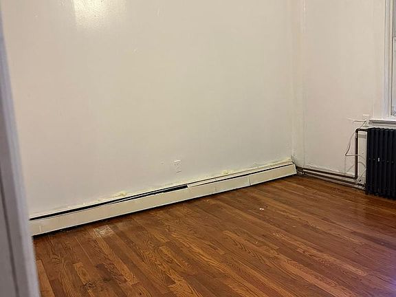 4th image of 11141 146th St Floor 2