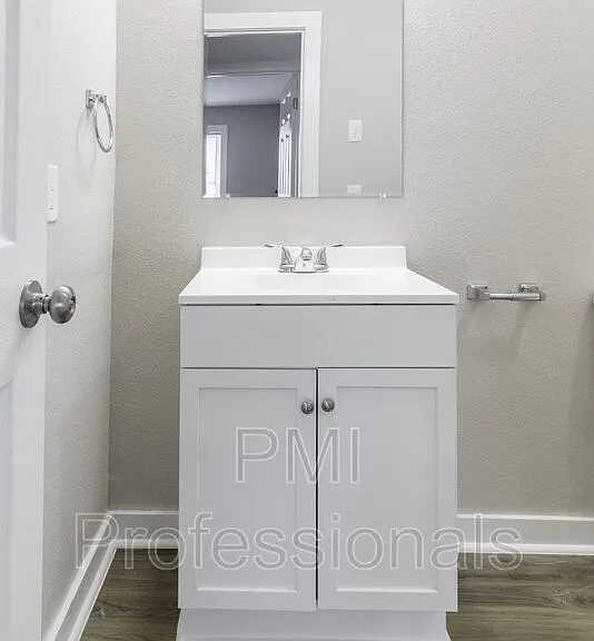 105 Kingsridge Dr — Photo 9