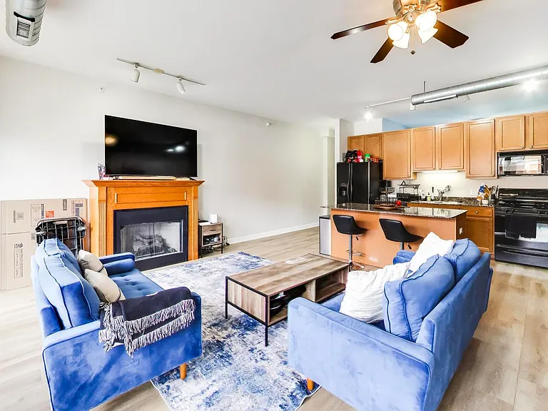 1200 W Monroe St #315 — Photo 3