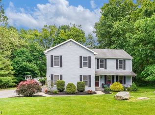 9 Fox Run Gln, Glen Gardner, NJ 08826