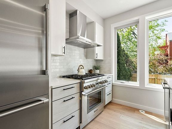 4th image of 110 Hampshire St #110