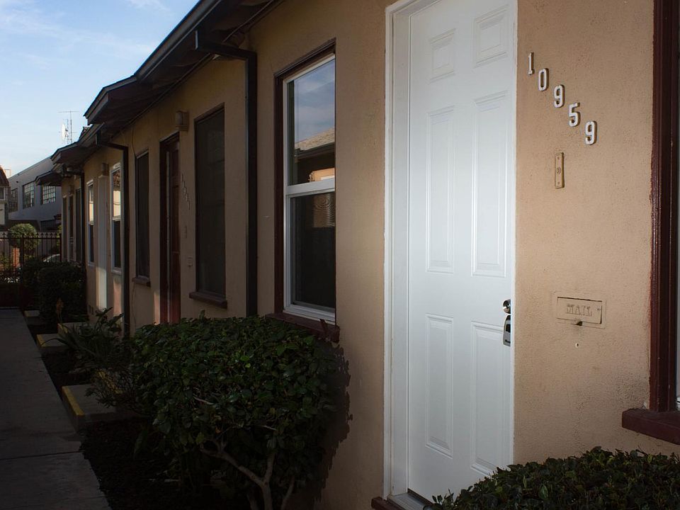 1st image of 10959 California Ave