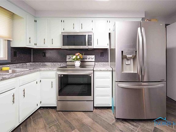 5th image of 206 N Park Dr