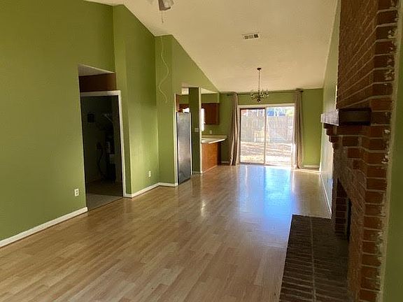3rd image of 3232 Whitney Dr E