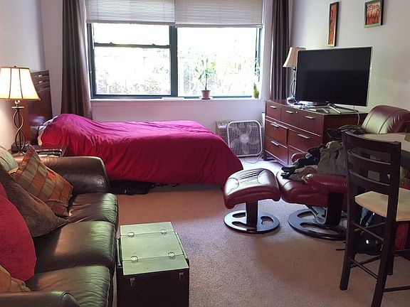 5th image of 212 E 77th St APT 4H