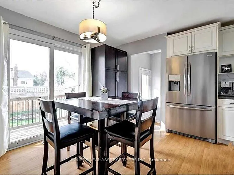 29 Uxbridge Cres — Photo 11