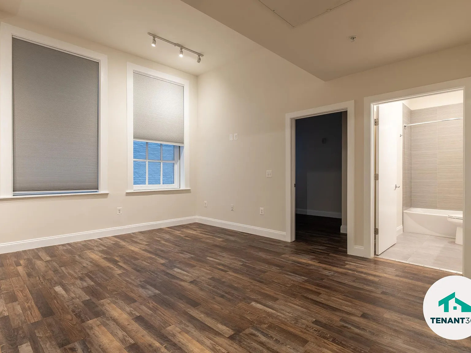 8 E Fayette St — Photo 3