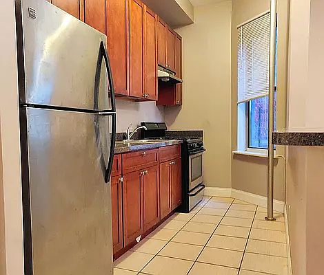 2nd image of 809 Park Pl #1F