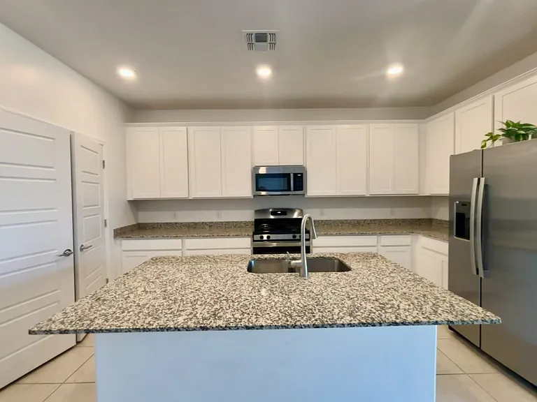 706 W Calle El Teclado — Photo 2